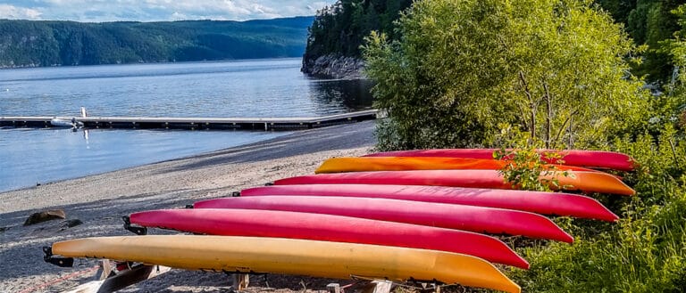 Kajaks am Fluss