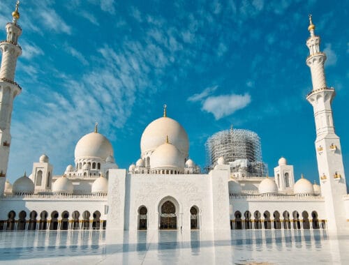 Die größte Mosche der Emirate steht in Abu Dhabi