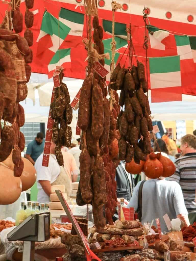 Italienischer Markt im Gebiet Lago Maggiore