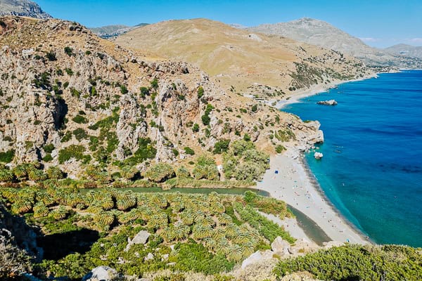 Perfekt mit Kindern auf Kreta: Der Palmenstrand von Preveli an der Südküste.