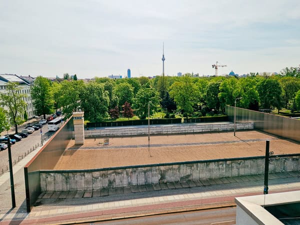 Gedenkstätte Berliner Mauer mit Kindern in Berlin besuchen