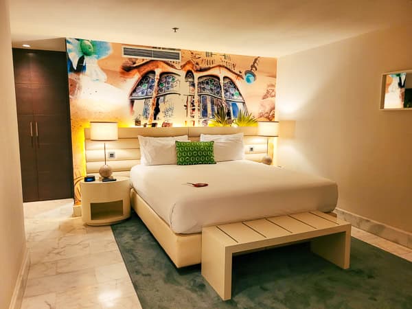 Schickes Hotelzimmer in Barcelona mit Kind