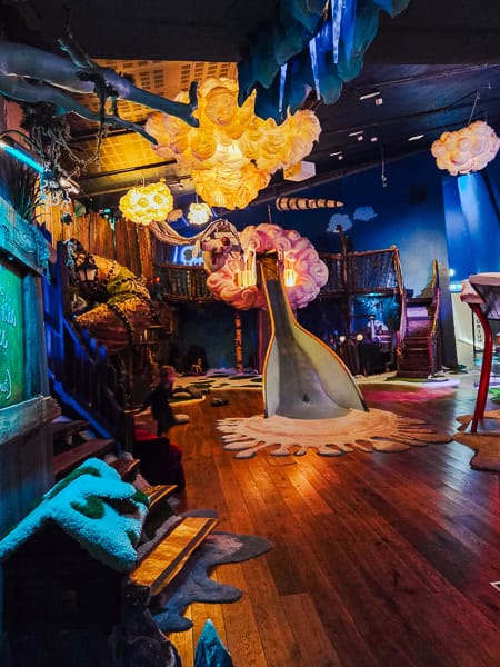 Spielmöglichkeiten für Kinder auch Innen