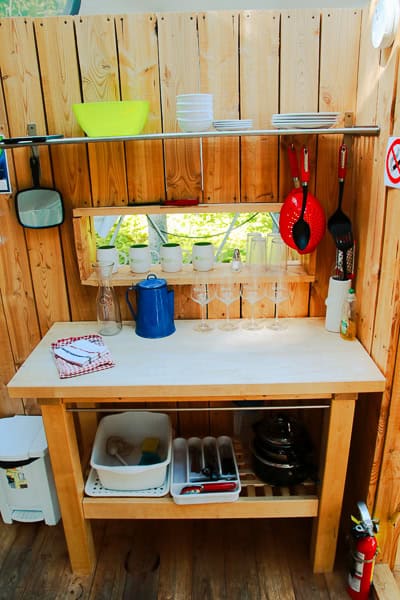 Küchenbereich im Dome-Zelt – Unterkunftsausstattung