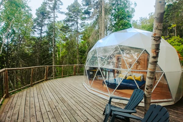 Dome-Zelt mit Terrasse – Unterkunft in der Natur